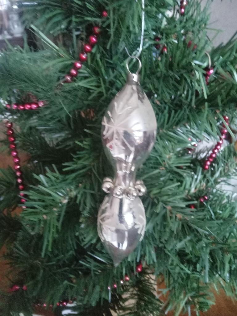 zilver kleurige kerstbal dubbele pegel met gesuikerde decora, Diversen, Kerst, Ophalen of Verzenden, Gebruikt