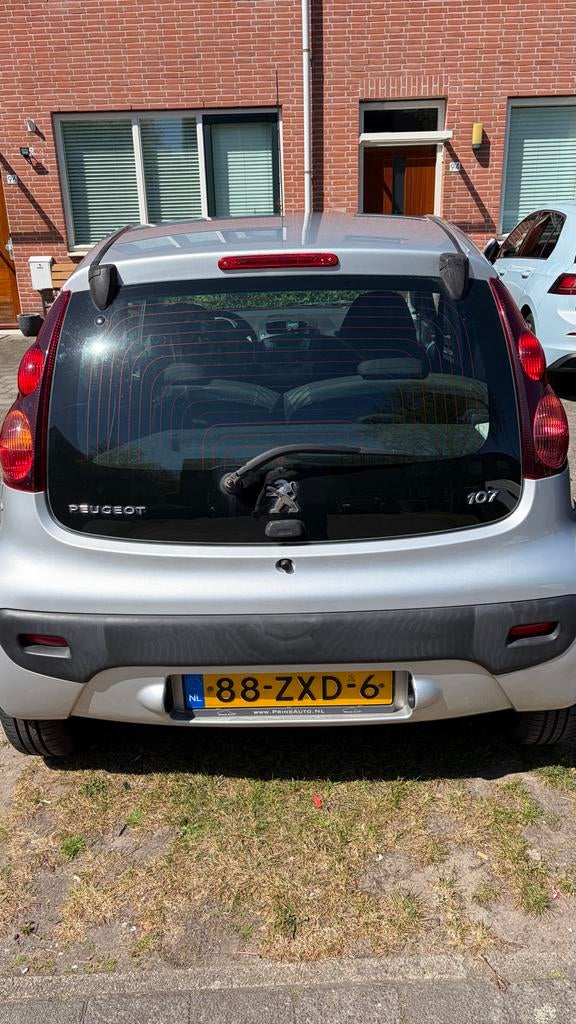 Peugeot 107 1.0 12V 5DR 2013 Grijs, Auto's, Voorwielaandrijving, 4 stoelen, Origineel Nederlands, Handgeschakeld