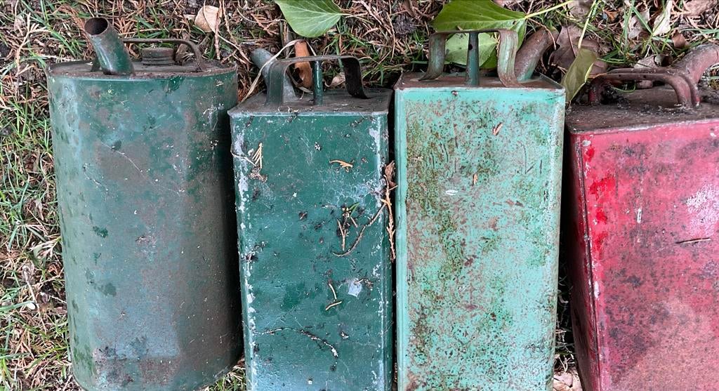 Set van 4 vintage jerrycans - decoratief, Auto diversen, Overige Auto diversen, Ophalen of Verzenden