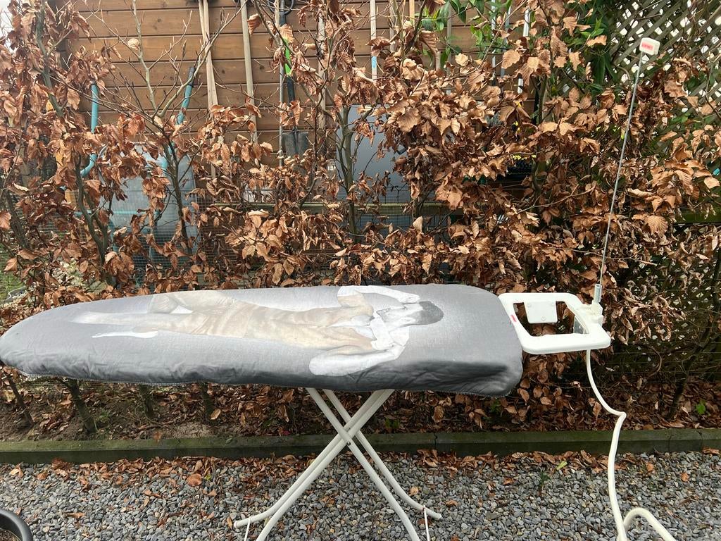 Leifheit strijkplank met strijkijzerhouder, Ophalen, Gebruikt