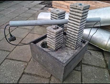 Fantastisch stenen fontein inclusief 3 zuilen steentjes etc., Tuin en Terras, Ophalen, Gebruikt, Overige materialen, Waterornament