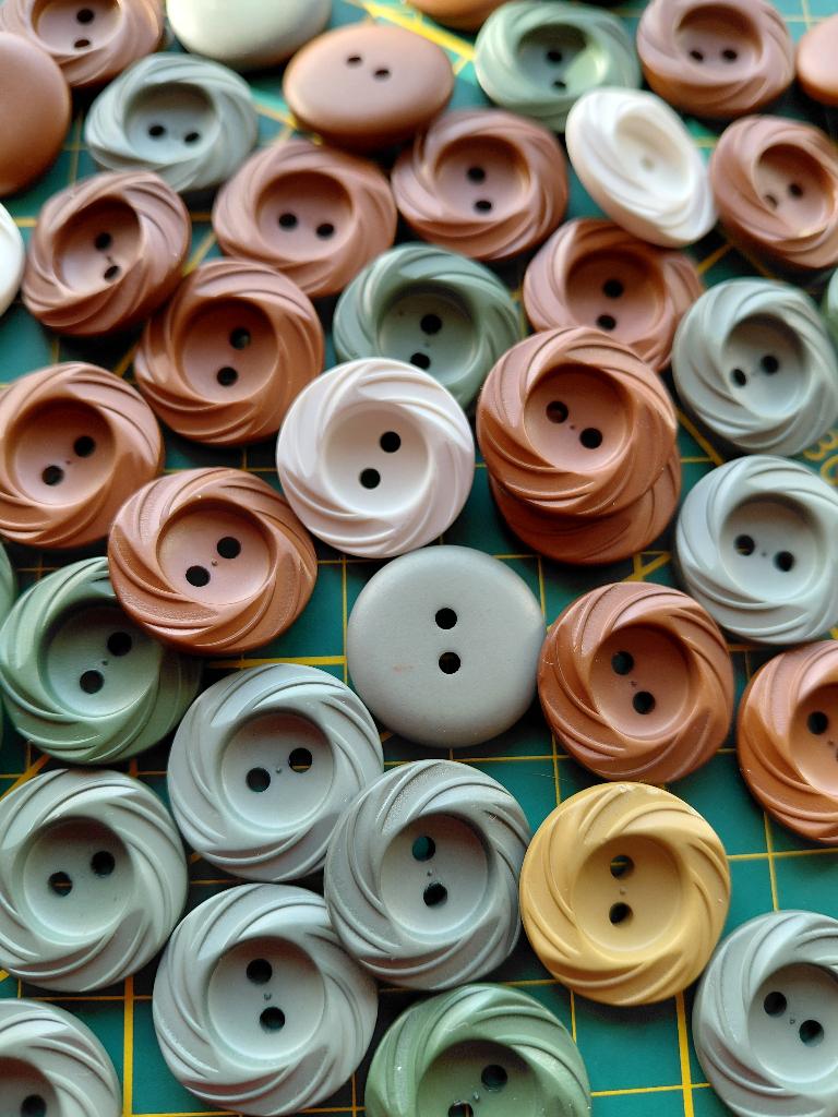 Setje restant knopen zie foto's., Ophalen of Verzenden, Nieuw, Knoop of Knopen