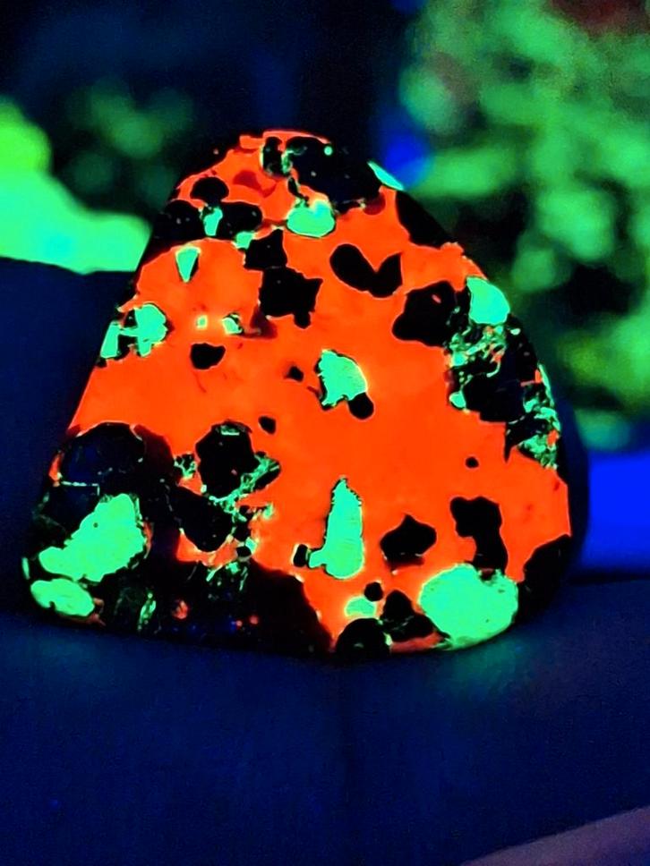 WILLEMIET/CALCIET (=UV), Verzamelen, Mineralen en Fossielen, Mineraal, Ophalen of Verzenden