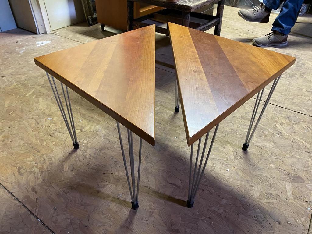 2 driehoek hoektafeltjes, Ophalen