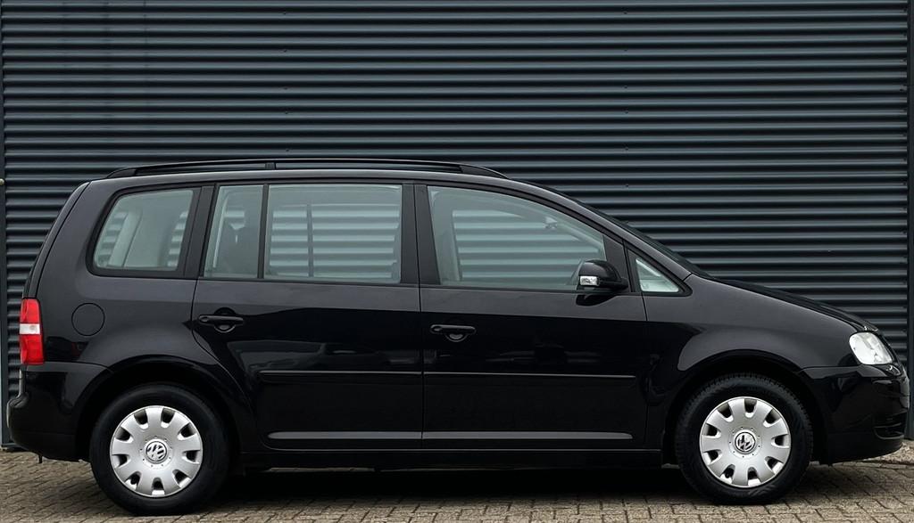 Volkswagen Touran 1.6 75KW Cruise/Trekhaak/Airco, Voorwielaandrijving, Stof, Zwart, 4 cilinders