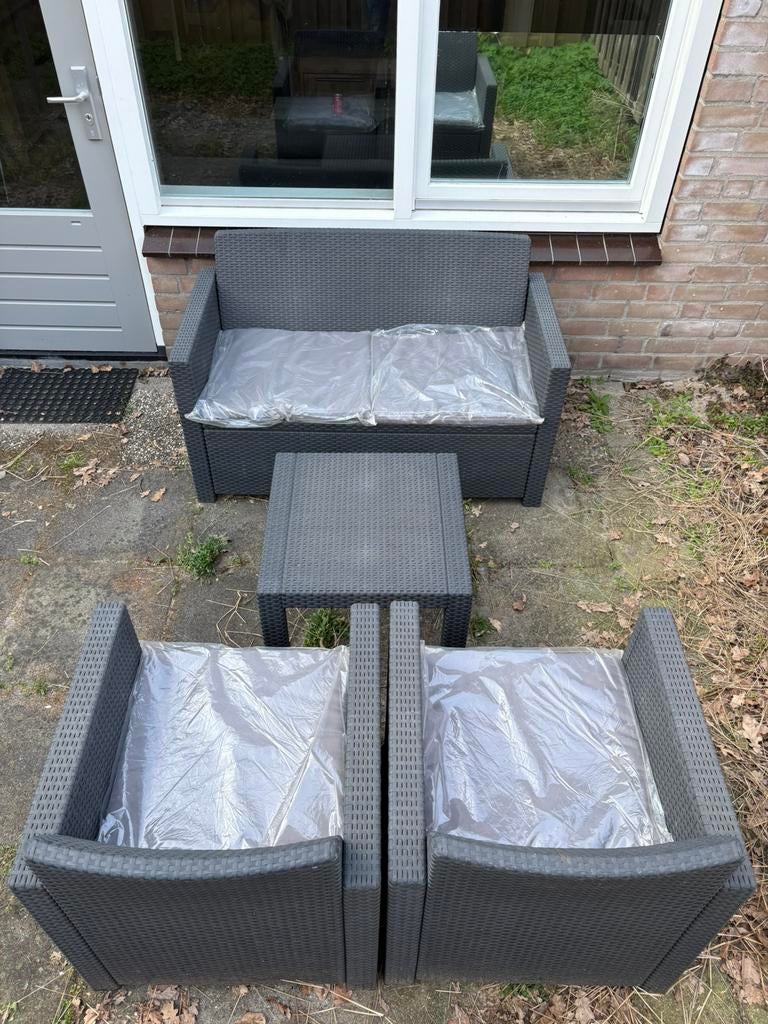 loungeset met nieuwe kussens, Ophalen, 4 zitplaatsen, Kunststof, Bank