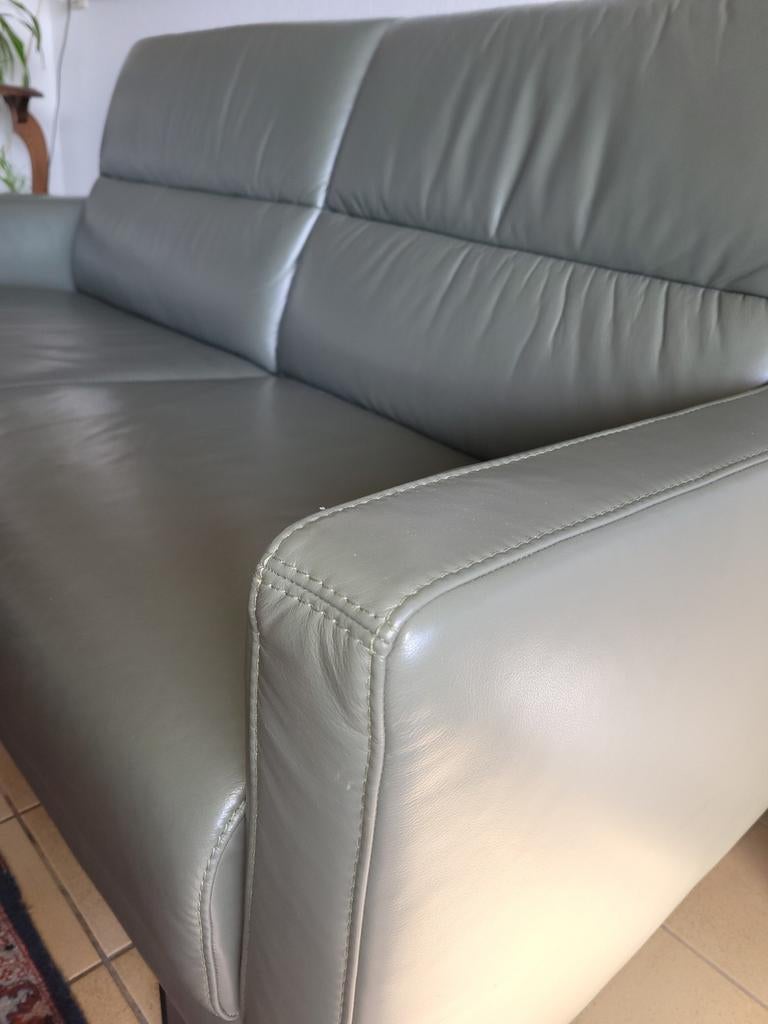 Prominent groen leren bank nu voor 125 euro, 150 tot 200 cm, Ophalen of Verzenden, Zo goed als nieuw, Rechte bank