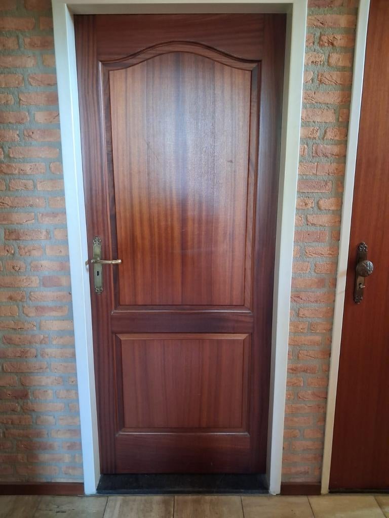 Klassieke houten binnendeur met messing beslag, Doe-het-zelf en Verbouw, Deuren en Horren, Ophalen, Gebruikt, 80 tot 100 cm, Binnendeur