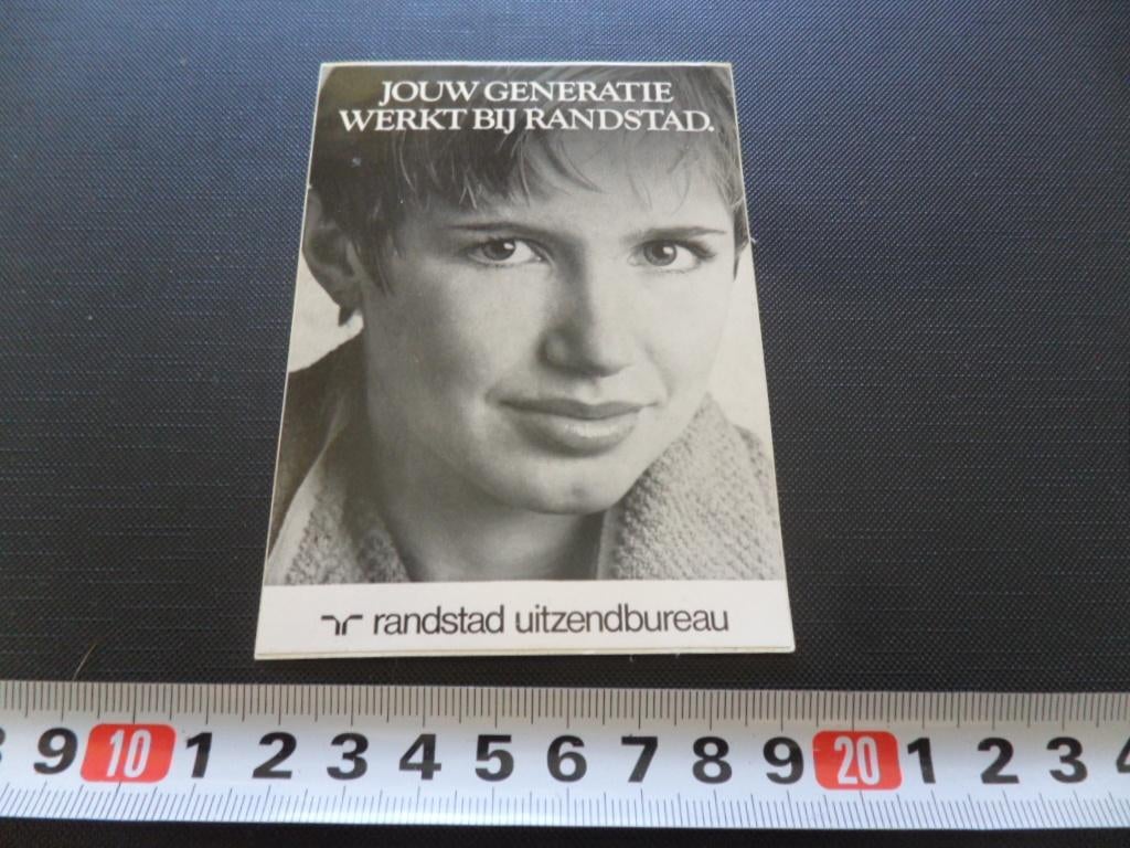 sticker Jouw generatie werkt bij RANDSTAD uitzendbureau 054*, Verzamelen, Stickers, Ophalen, Zo goed als nieuw