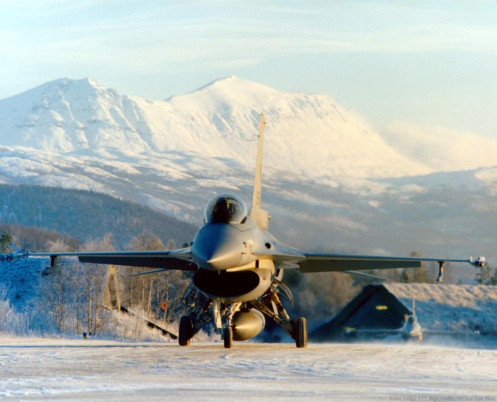 F-16 KLu  Bieden vanaf € 2,-- (J-508), Ophalen of Verzenden, Zo goed als nieuw, Kaart, Foto of Prent