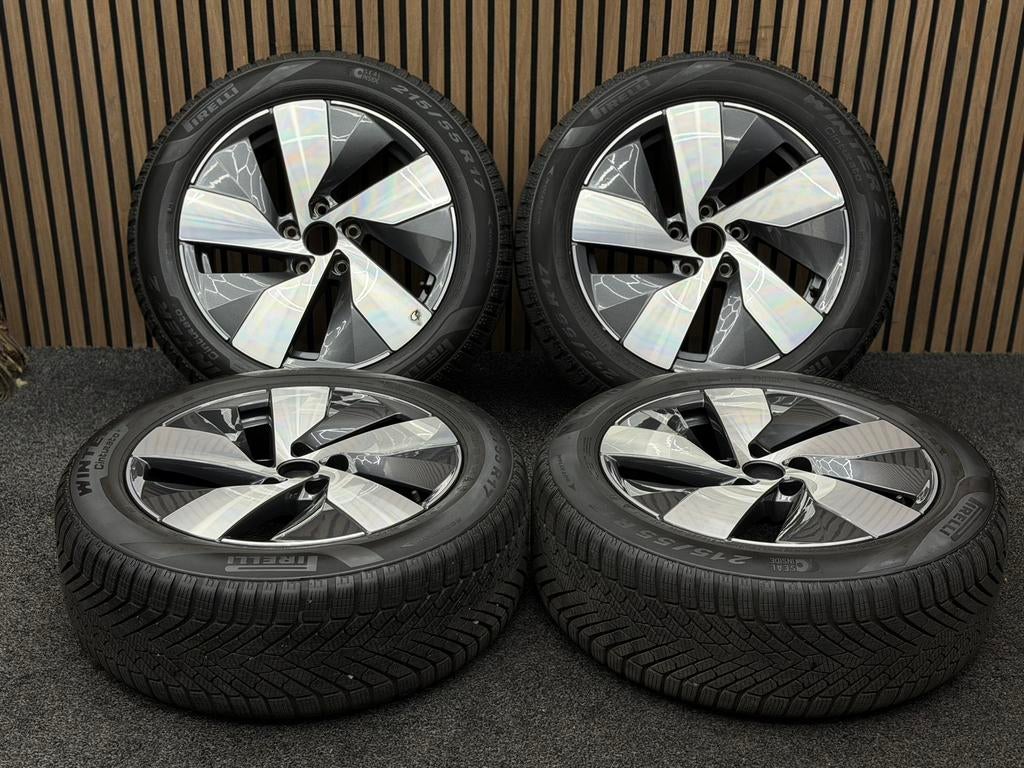 ZGAN! Originele 17 inch VW Passat B9 Bologna 5x112 Pirelli, Ophalen, 215 mm, ., Banden en Velgen