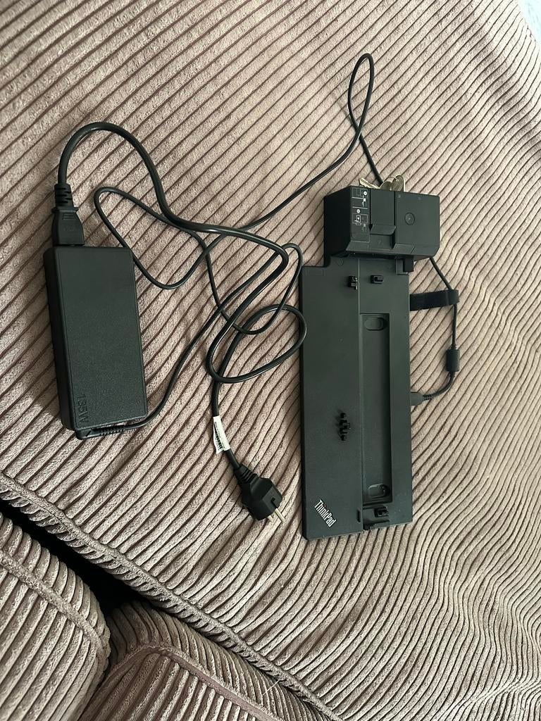 Lenovo Thinkpad Docking Station + Oplader, Computers en Software, Barebones, Ophalen of Verzenden, Gebruikt