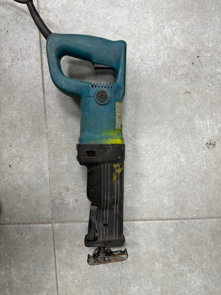 Makita reciprozaag corporation, Gebruikt, 70 mm of meer, 600 tot 1200 watt, Ophalen of Verzenden