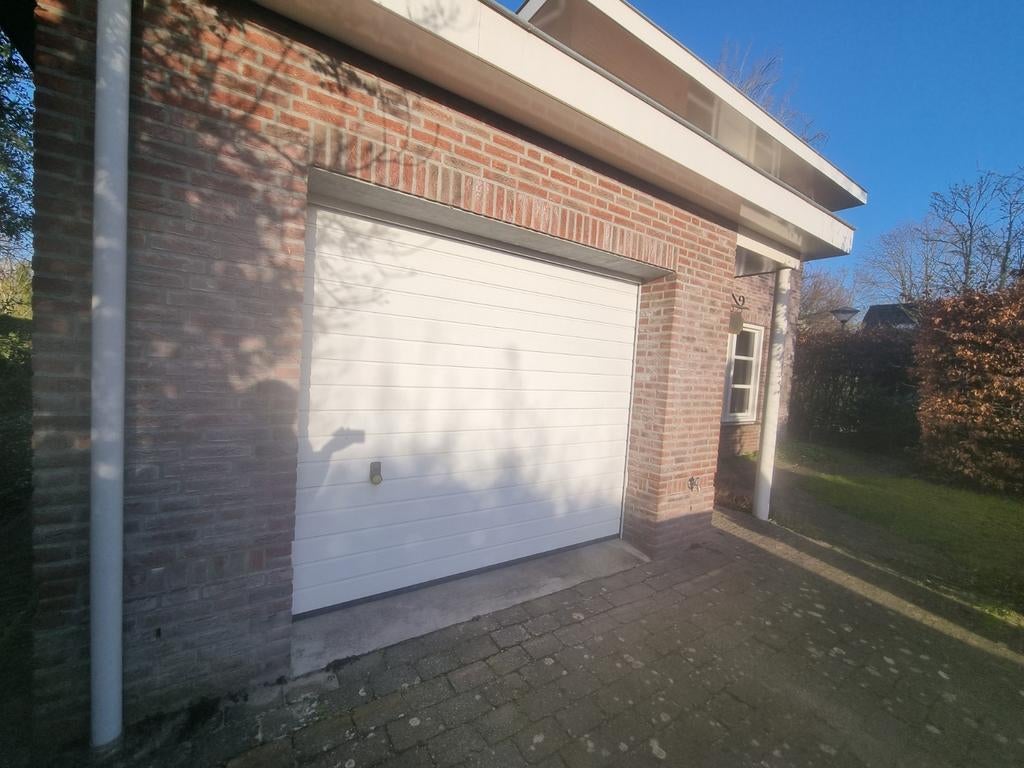 Elektrische garagedeur - wit, compleet met motor, Gebruikt, Garagedeur, Ophalen of Verzenden, Schuifdeur