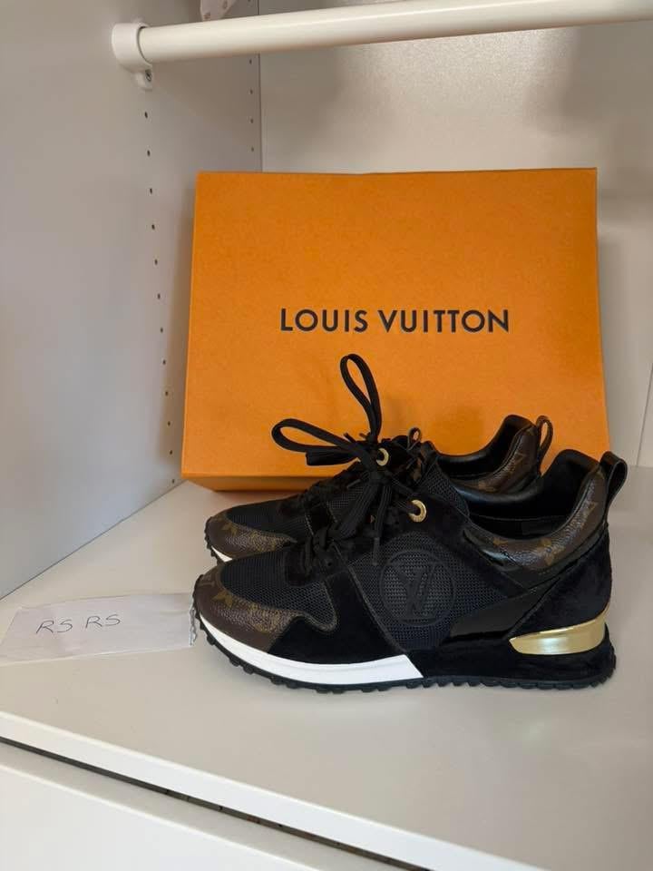 Louis Vuitton Run Away Trainer, Ophalen, Zo goed als nieuw, Zwart, Sneakers of Gympen