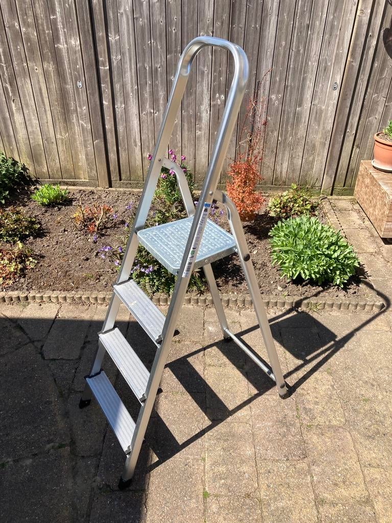 Huishoudtrap 4 treden, Doe-het-zelf en Verbouw, Ladders en Trappen, Ophalen, Zo goed als nieuw, Minder dan 2 meter