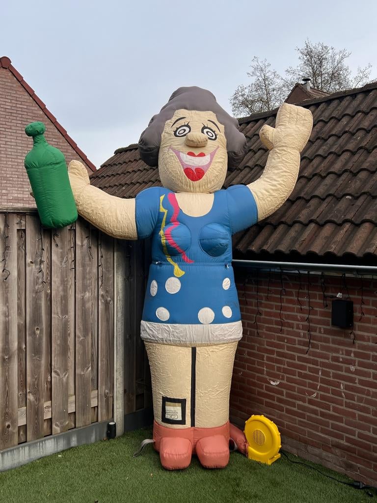 Sara Jannie Opblaasfiguur, Ophalen, Verjaardag