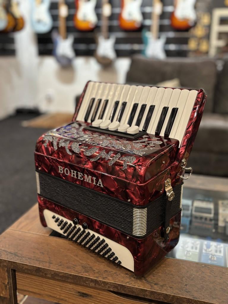 Bohemia 72/26 3 korig, Muziek en Instrumenten, Overige merken, Gebruikt, 72-bas, Met koffer