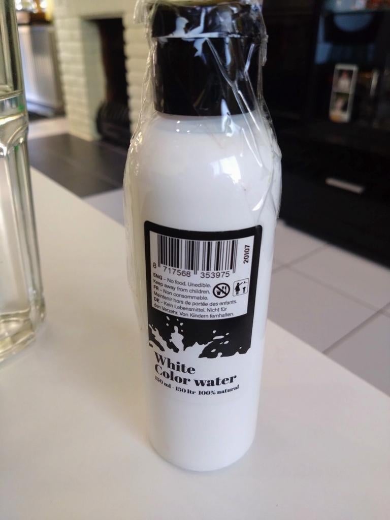 Flesje wit om water wit te kleuren., Ophalen, Nieuw