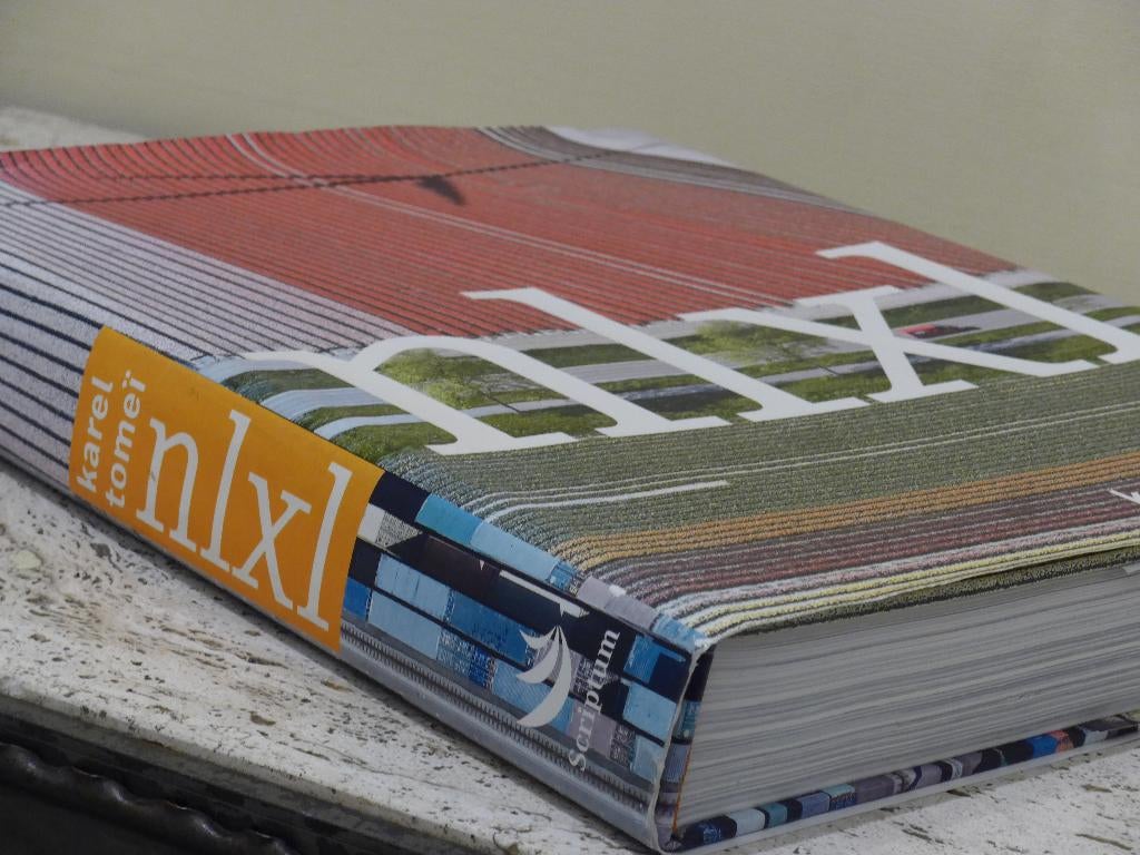 NLXL luchtfotoboek Karel Tomei 1e druk 2008, Boeken, Kunst en Cultuur | Fotografie en Design, Fotografie algemeen, Ophalen of Verzenden