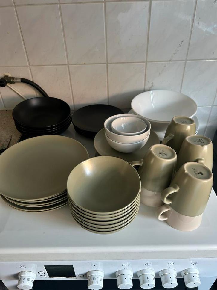 Uitgebreid servies set, Huis en Inrichting, Keuken | Servies, Gebruikt, Compleet servies, Effen, Ophalen of Verzenden