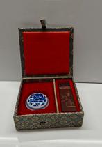 Vintage Chinese Stempelset met Inkt en Doosje, Hobby en Vrije tijd, Stempelen, Ophalen of Verzenden, Gebruikt, Inkt, Foam of Stempelhouder