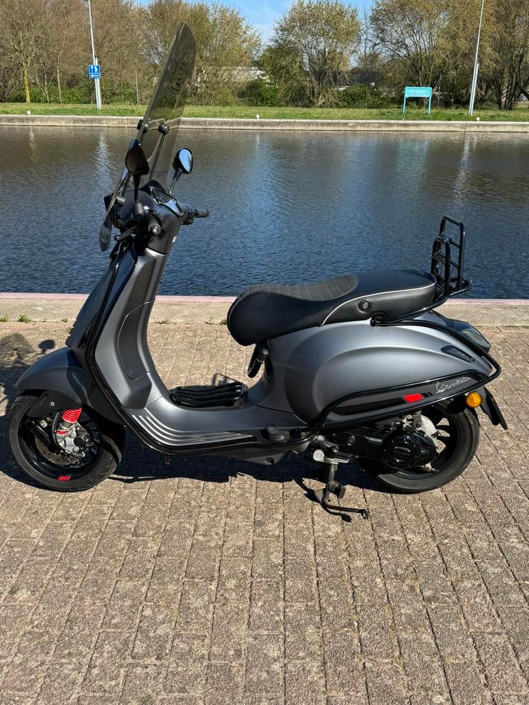 Mooie nette vespa sprint iget full option, Fietsen en Brommers, Scooters | Vespa, Ophalen, Vespa S, Zo goed als nieuw, Benzine