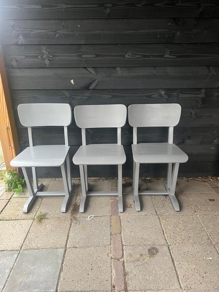Schoolstoeltjes hout HK living, Ophalen, Schoolmodel, Gebruikt, Drie