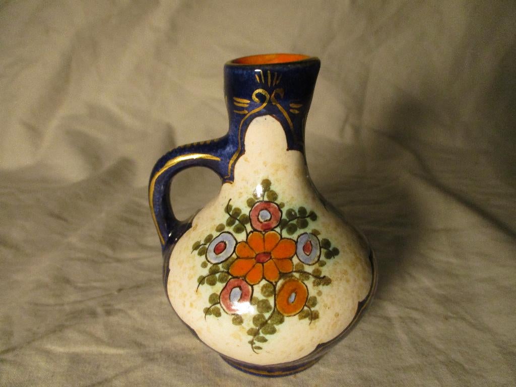 vaasje Gouda Holland 245 Renee Regina, Ophalen of Verzenden