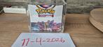 Pokémon Lost Origin Booster Box Sealed + Acryl Case, Ophalen, Nieuw, Boosterbox, Foil