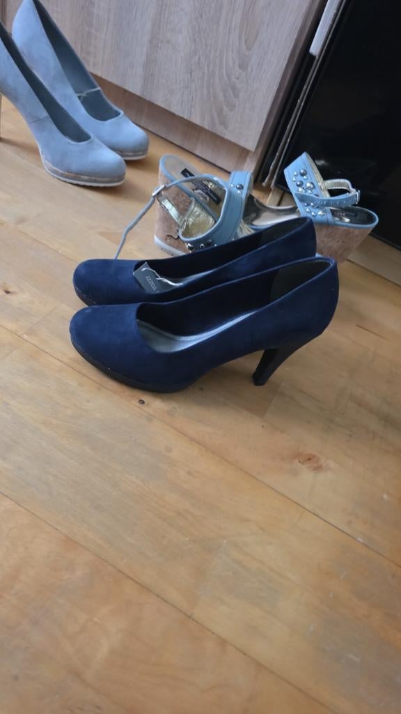 Donkerblauwe pumps maat 41, Kleding | Dames, Schoenen, Pumps, Blauw, Ophalen of Verzenden, Onbekend
