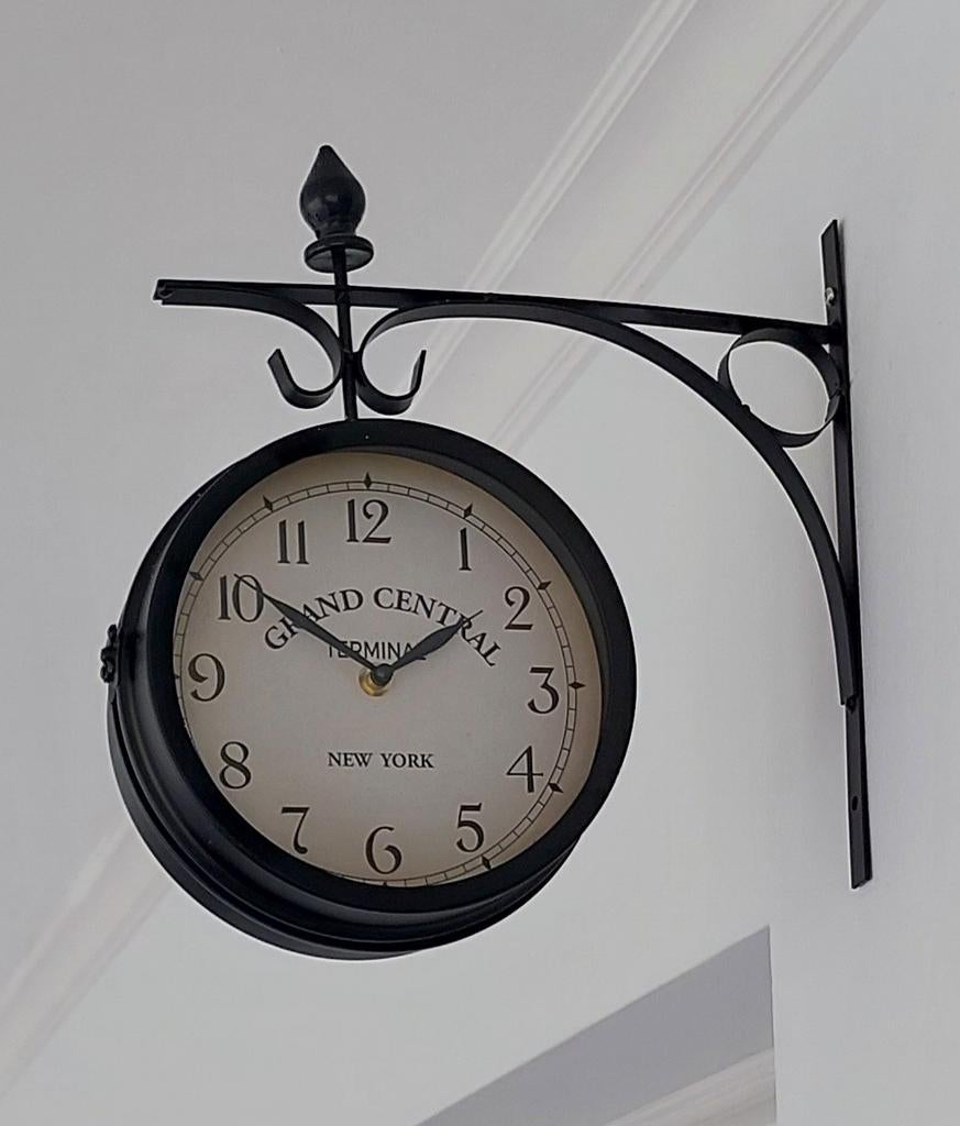 Stationsklok dubbelzijdig zwart, Ophalen, Zo goed als nieuw, Analoog, Wandklok