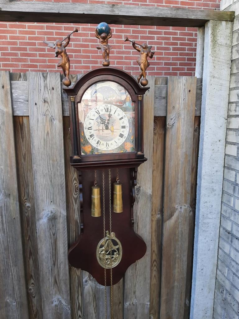 Friese staart klok, Ophalen