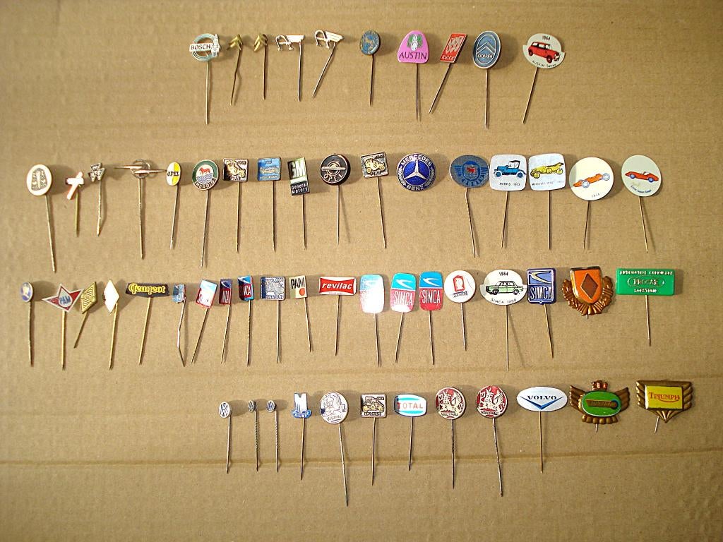 59x speldjes / pins automerken, Ophalen of Verzenden, Zo goed als nieuw, Transport, Speldje of Pin
