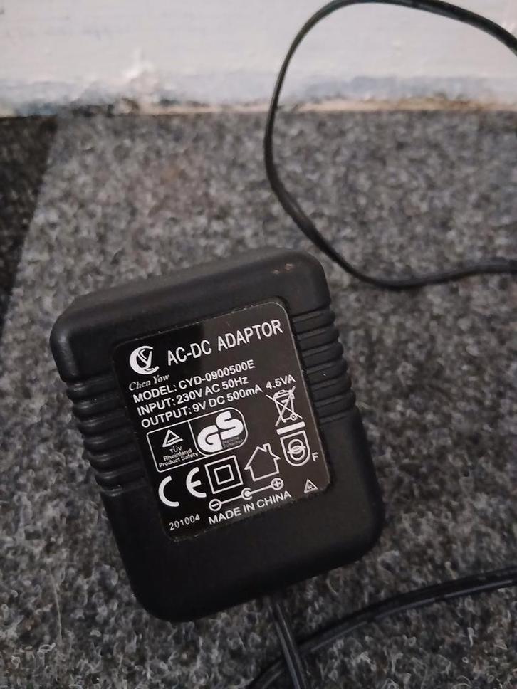 Gezocht Chen Yow AC-DC Adapter CYD-0900500E 9V 500mA, Computers en Software, Laptop-opladers, Gebruikt, Ophalen