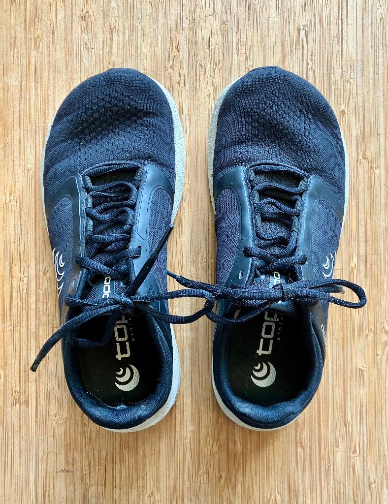 sneakers hardloopschoenen Topo Athletic ST-5 mt 38,5 (37,5), Ophalen of Verzenden, Gebruikt, Hardloopschoenen, Overige merken