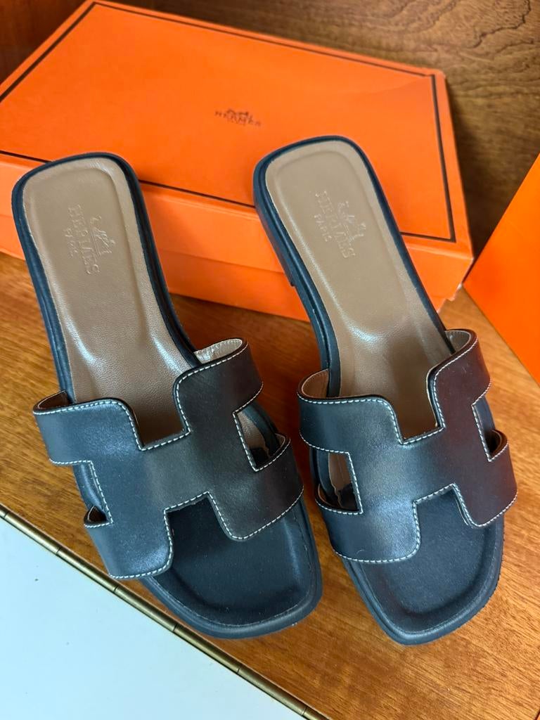 Hermes sandalen maat 36 in nieuwstaat., Ophalen of Verzenden, Zo goed als nieuw, Overige typen