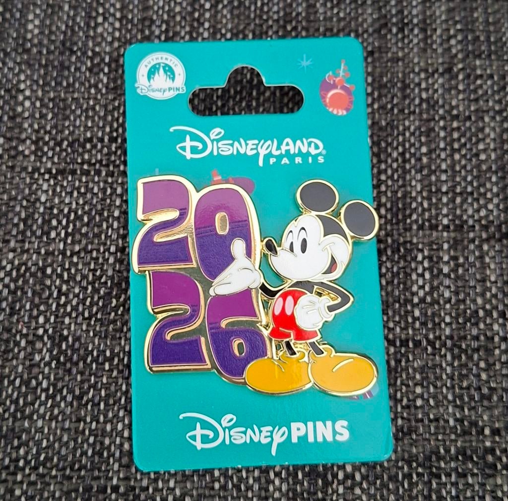 Mickey Mouse 2026 pin - Disneyland Parijs (nieuw), Ophalen of Verzenden, Nieuw, Speldje of Pin