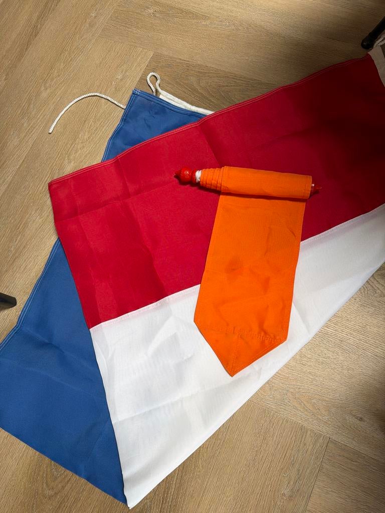 Nederlandse vlag en oranje wimpel, Ophalen of Verzenden, Zo goed als nieuw