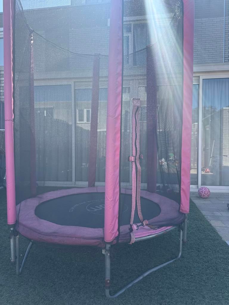 Roze Trampoline met Veiligheidsnet - Gebruikt, Kinderen en Baby's, Speelgoed | Buiten | Trampolines, Ophalen, Gebruikt