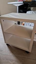 Nachtkastje Ikea wit op wieltjes, Huis en Inrichting, Slaapkamer | Nachtkastjes, Ophalen, Minder dan 45 cm
