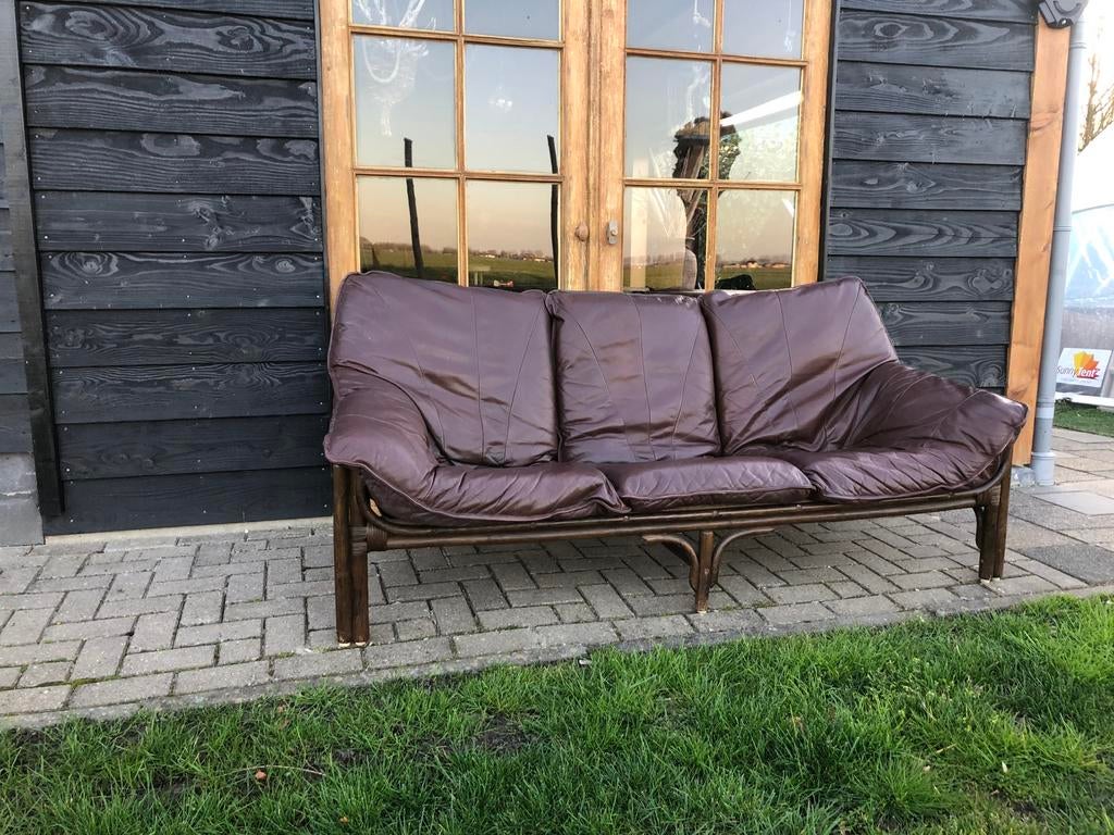 Rotan, manou leren bank jaren 70, Ophalen, Zo goed als nieuw, Riet of Rotan, Vintage retro bohemian stijl