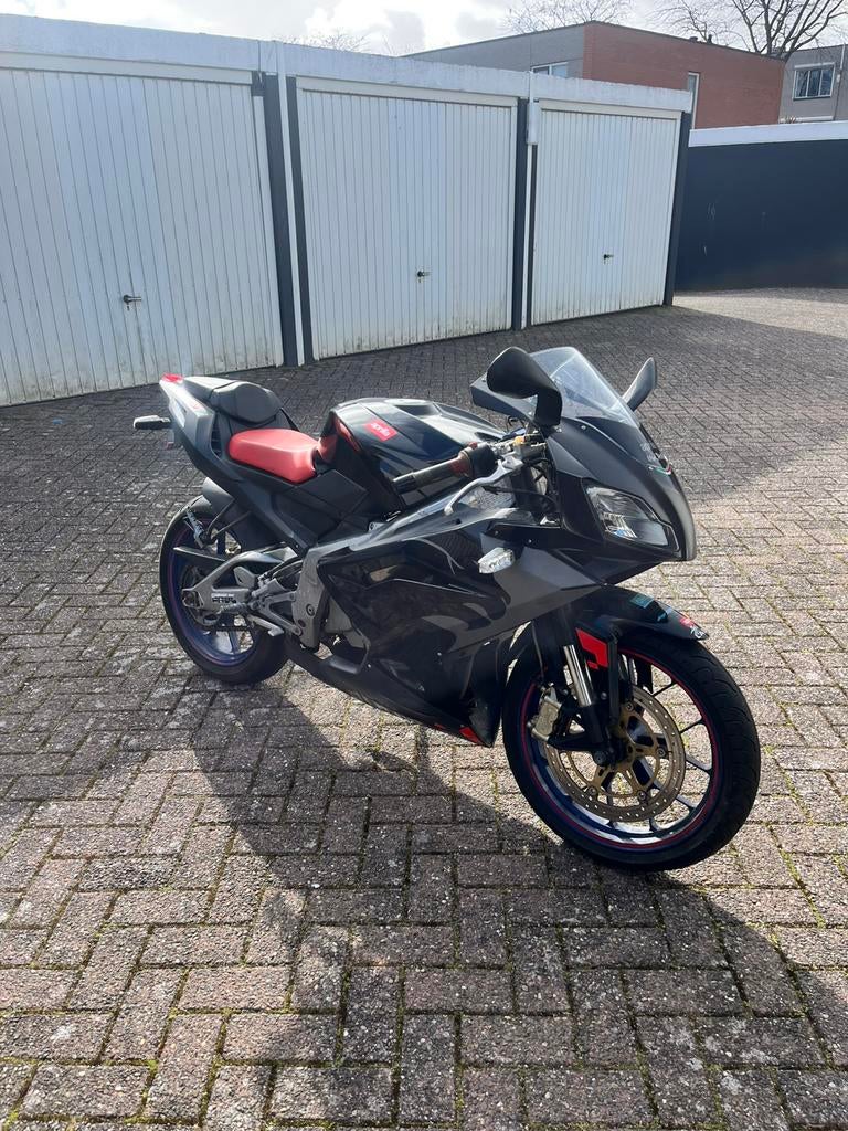 Aprilia RS125 2 takt, Fietsen en Brommers, Brommers | Derbi, Ophalen, 6 versnellingen, 125 cc, Zo goed als nieuw