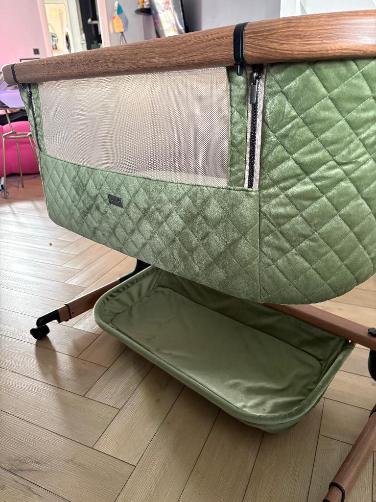 Qute Q-wiggle electric Co-Sleeper green - walnut, Kinderen en Baby's, Babywiegjes en Ledikanten, Zo goed als nieuw, Wieg, Ophalen