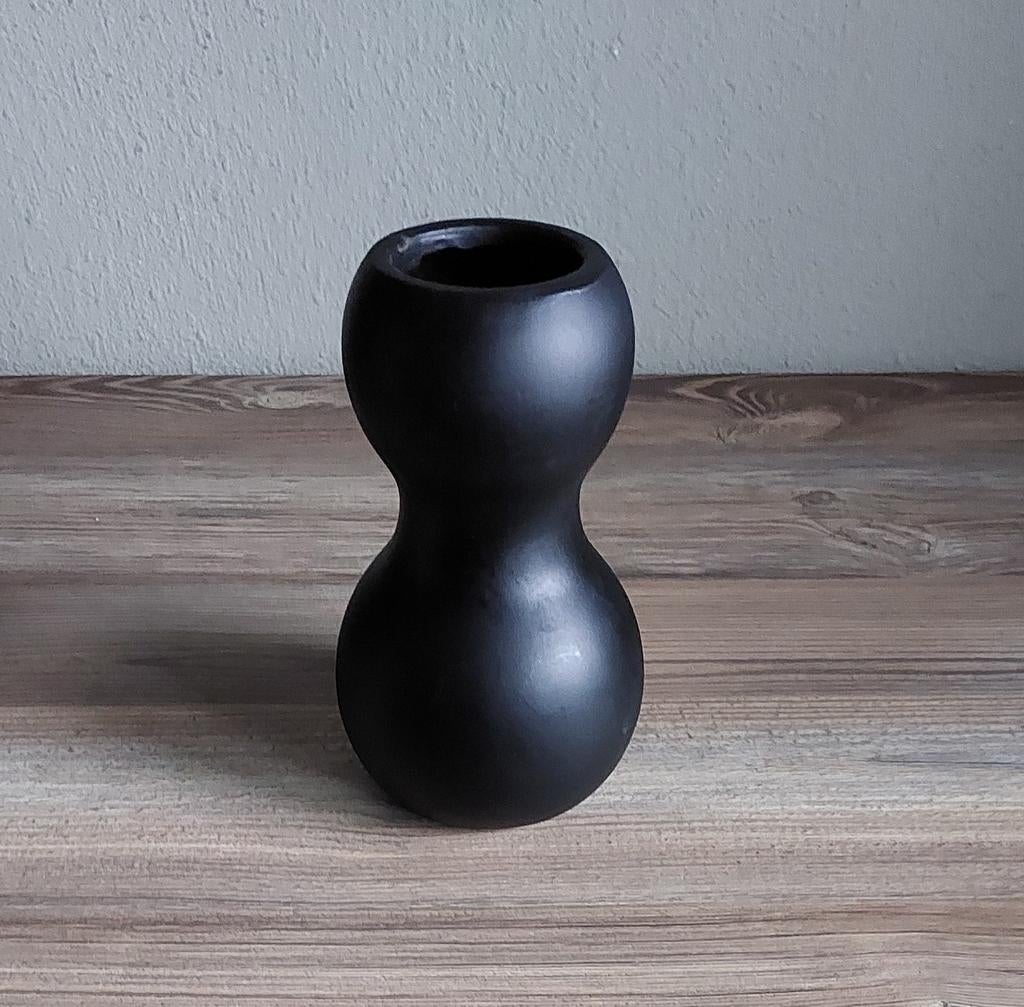 VAAS Bolvorm zwart Country Field🙂, Huis en Inrichting, Woonaccessoires | Vazen, Zwart, Aardewerk of Porselein, Ophalen of Verzenden