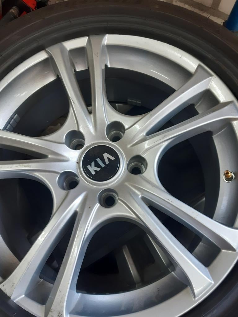 Kia 17velgen met zomerbanden, Auto-onderdelen, Ophalen, 215 mm, Nieuw, 17 inch