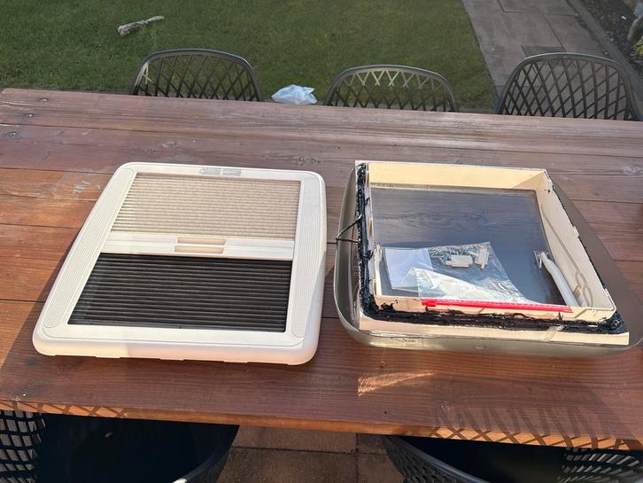 Dakluik 40x40 Hobby caravan  Mini heki, Caravans en Kamperen, Caravan accessoires, Gebruikt, Ophalen of Verzenden