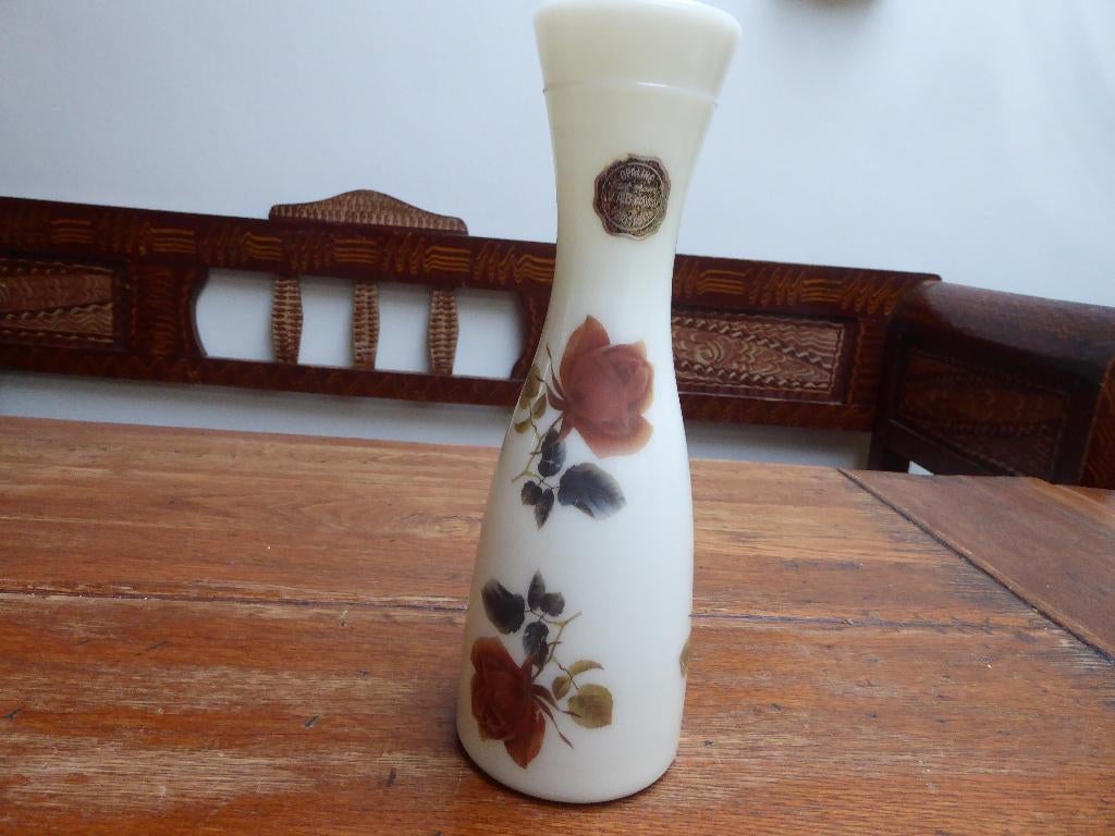 Vintage opaline vaas met rozen, VAB Boussu, Antiek en Kunst, Antiek | Glas en Kristal, Ophalen of Verzenden