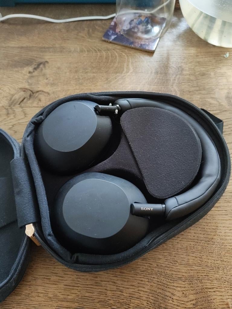 Defecte Sony XM5 koptelefoon, gaat uit na een paar seconden, Ophalen of Verzenden