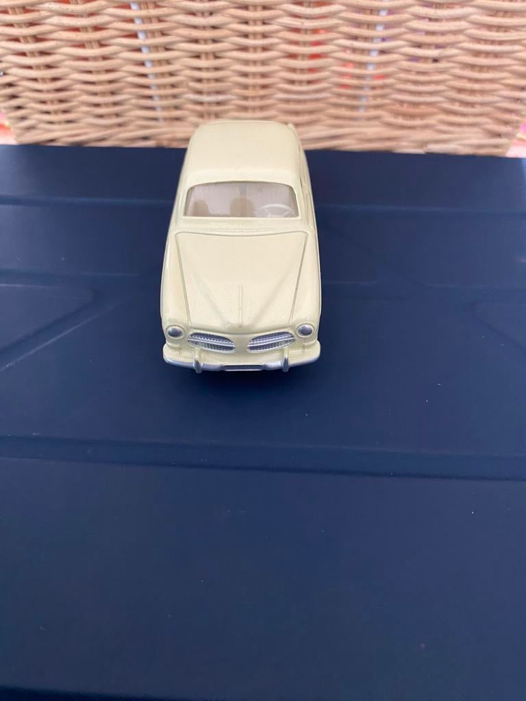DINKY TOYS ATLAS VOLVO 122 S BLANC CREME 1/43 REF 184 IN BOX c